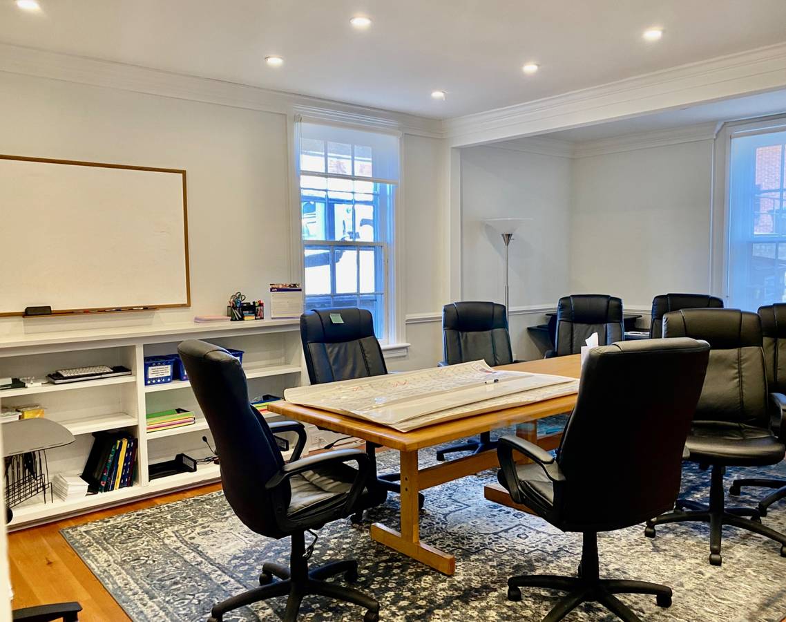 213 7th Street NE — Office suites — 5
